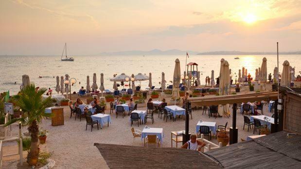 Seaside Sunset Walks Apartment Athena Bagian luar foto